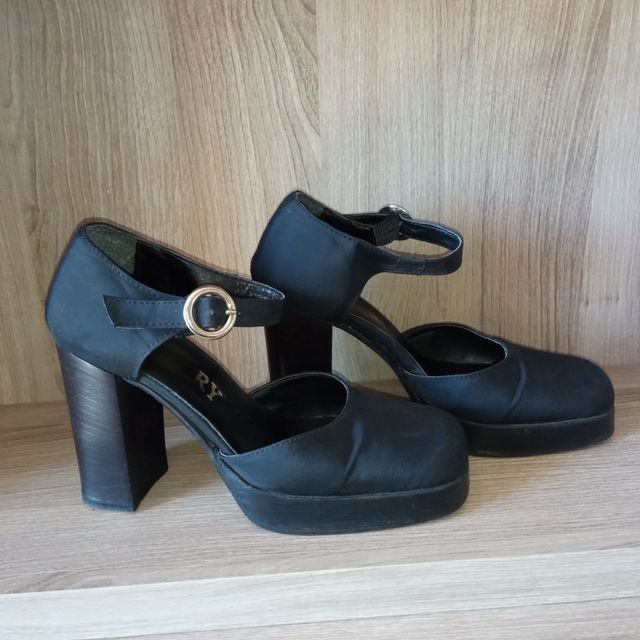 Scarpe Gallery nere con plateau e tacco alto 9 cm,