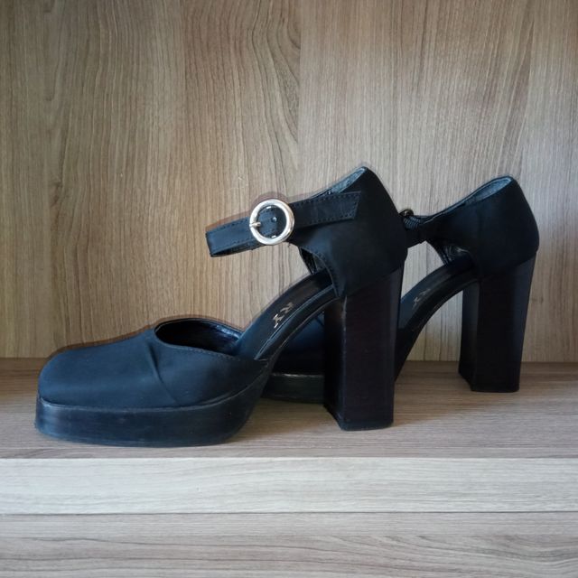 Scarpe Gallery nere con plateau e tacco alto 9 cm,