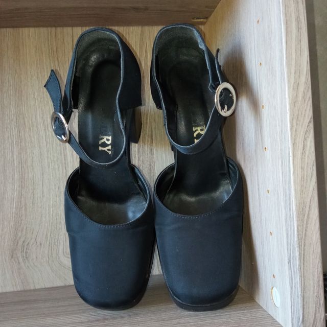 Scarpe Gallery nere con plateau e tacco alto 9 cm,