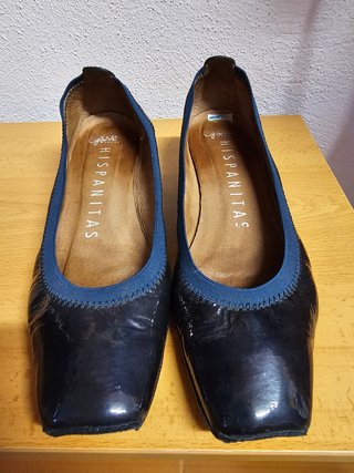 Zapatos charol azul hispanitas