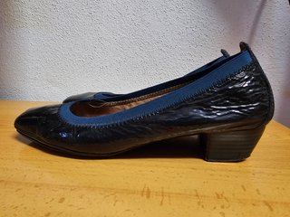 Zapatos charol azul hispanitas
