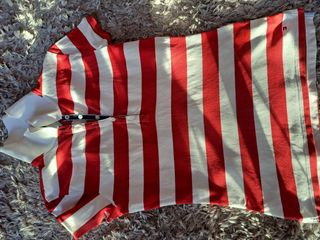 Polo  de manga  corta de rayas .