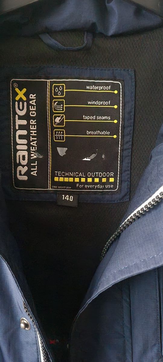 Chubasquero niño. Talla 140cm