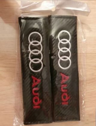 Almohadillas cinturón de piel,logo bordado Audi.