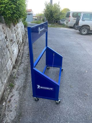 Expositor neumáticos michelin