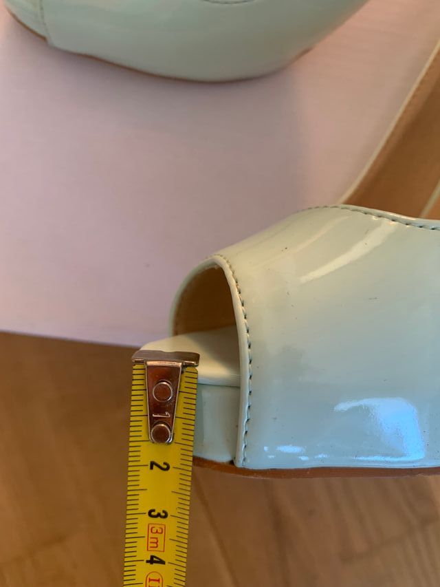 Zapatos de salón destalonados charol color mint