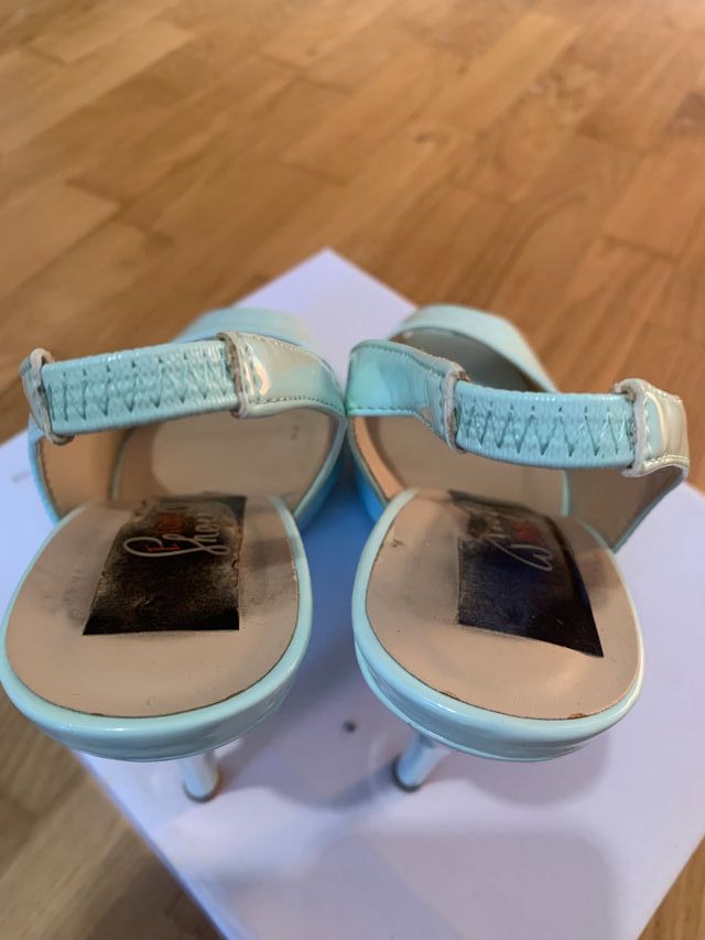 Zapatos de salón destalonados charol color mint