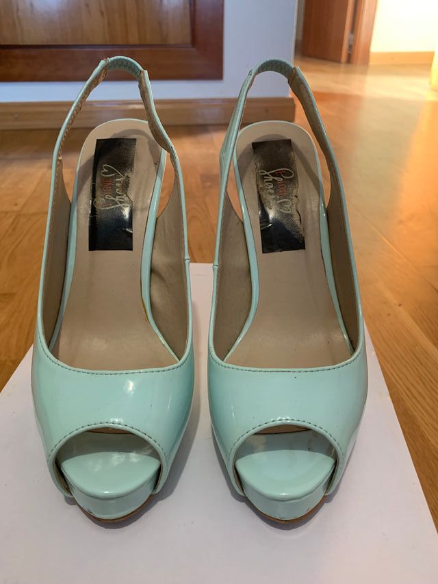 Zapatos de salón destalonados charol color mint