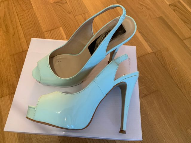 Zapatos de salón destalonados charol color mint