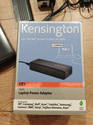 Portátil Dell Vostro 1500 y cargador uni
