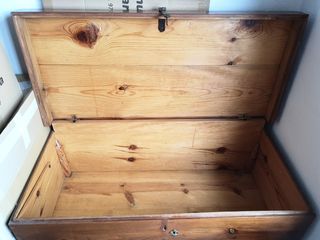 Baúl  de madera maciza URGE VENDER