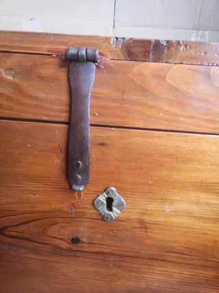 Baúl  de madera maciza URGE VENDER