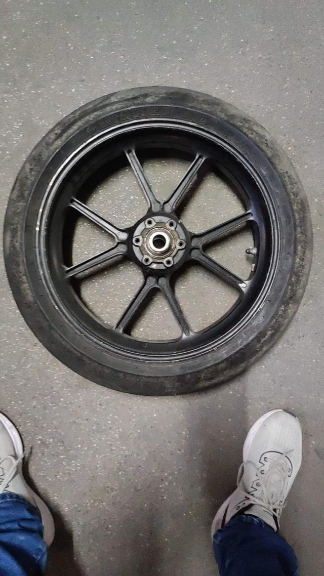 Cerchi e gomme da pista