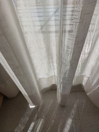 Lote de 2 cortinas hechas para balconera