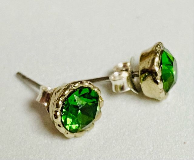Pendientes estilo Swarovski verde y plata ley 925