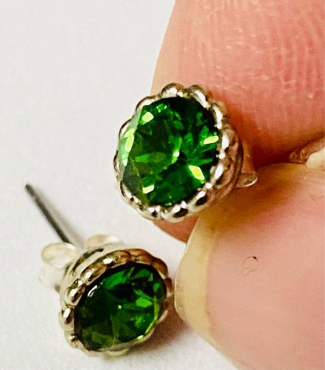 Pendientes estilo Swarovski verde y plata ley 925