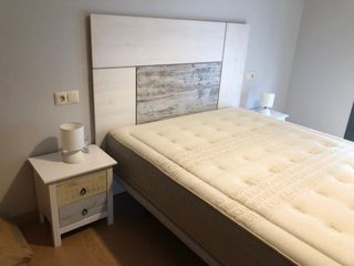 Cabecero de cama y mesillas