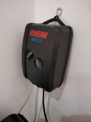 Acuario sin peces y mueble