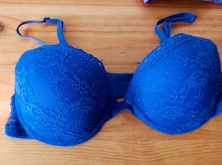 Sujetadores morados 85B