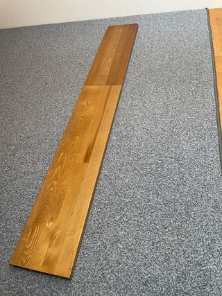 Estante de madera largo