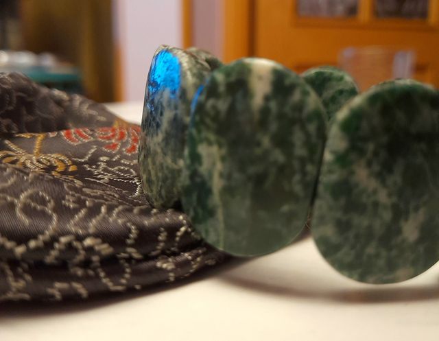 Pulsera de piedra ágata punto verde. Elástica.