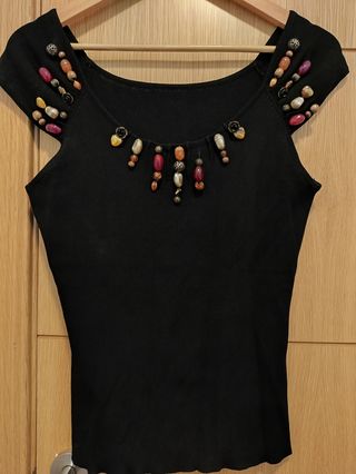 Camiseta manga corta abalorios