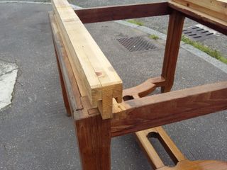 Tavolo liberty in legno di castagno