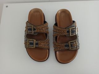 Sandalias de cuentas con hebillas