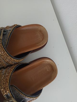 Sandalias de cuentas con hebillas