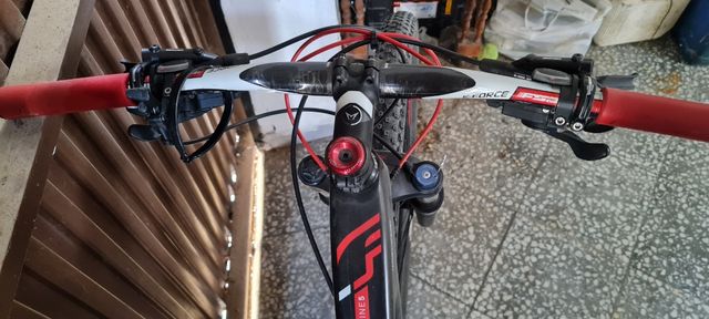 Bicicleta de montaña de carbono 29"