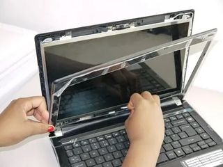 Cambiamos la pantalla rota de tu portatil