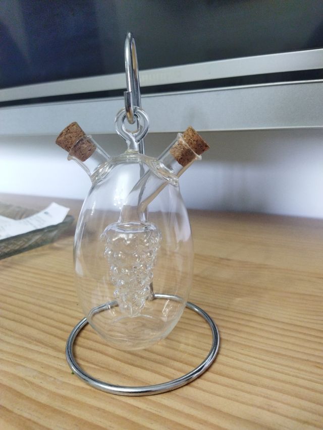 Vinagrera  de cristal ,preciosa 