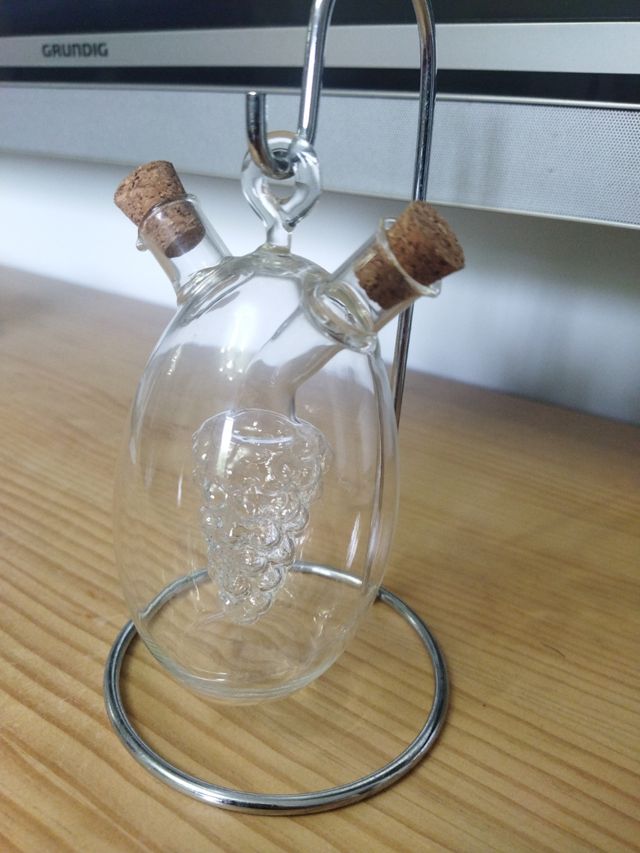 Vinagrera  de cristal ,preciosa 