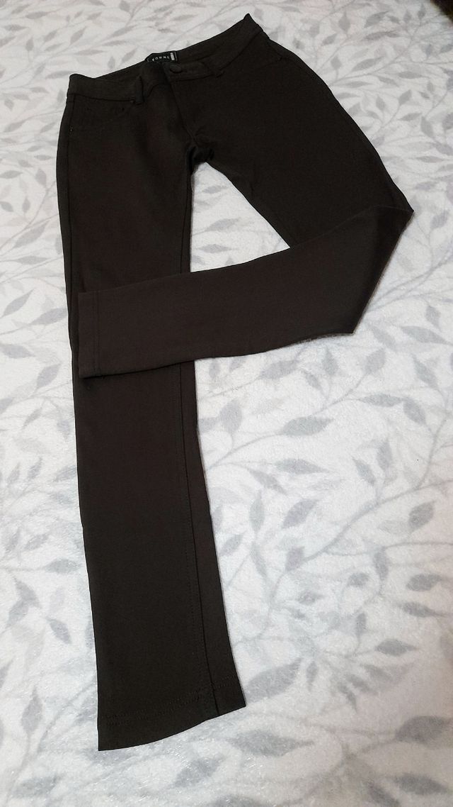 Pantalón recto como nuevos.