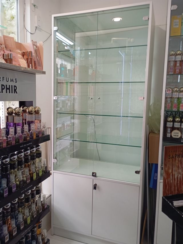 Mueble vitrina tienda