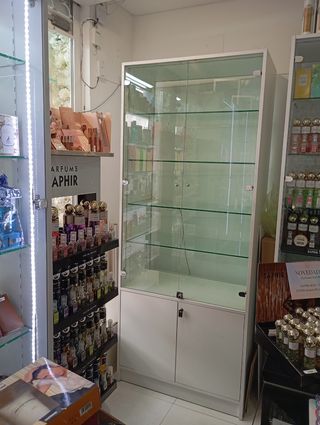 Mueble vitrina tienda