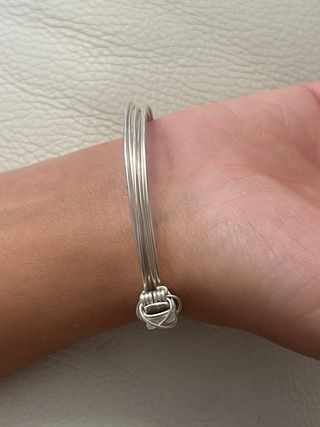 Pulsera de hilos de plata 