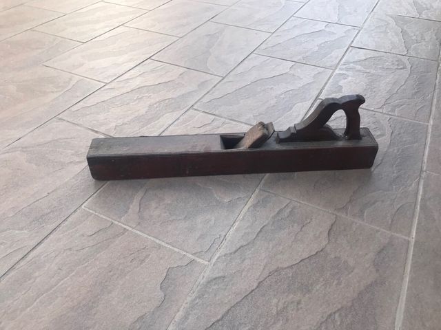 Cepillo antiguo de carpintero