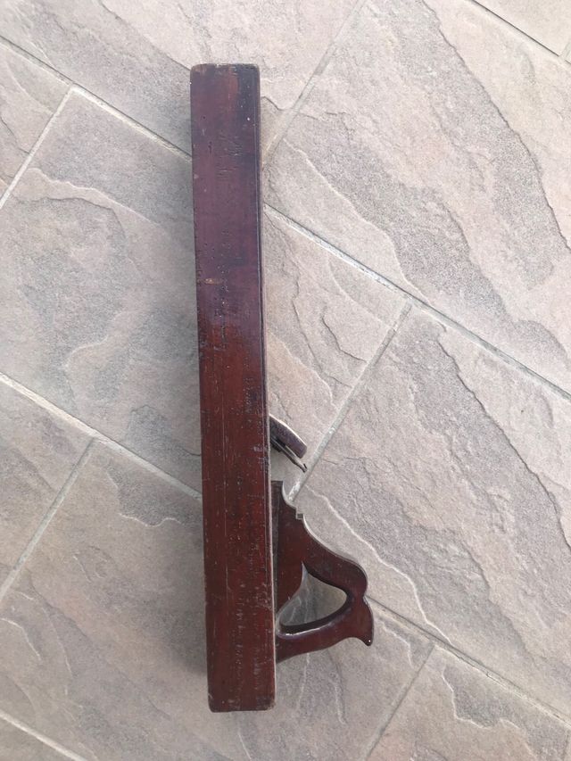 Cepillo antiguo de carpintero