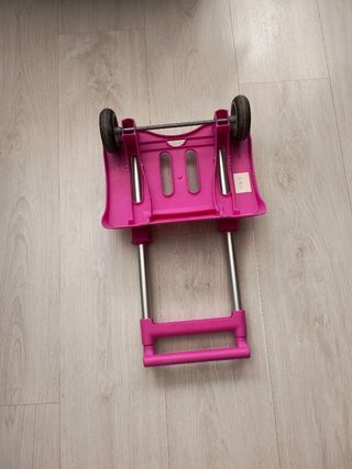 Carrito porta mochila.