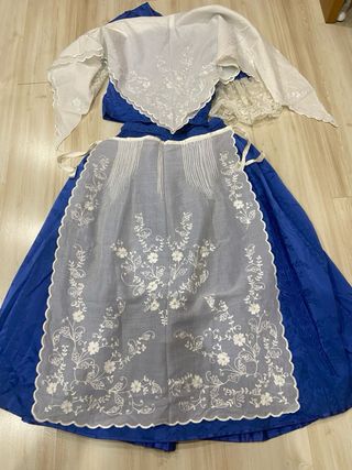 Traje,manteletas y zapatos