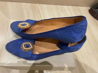 Traje,manteletas y zapatos
