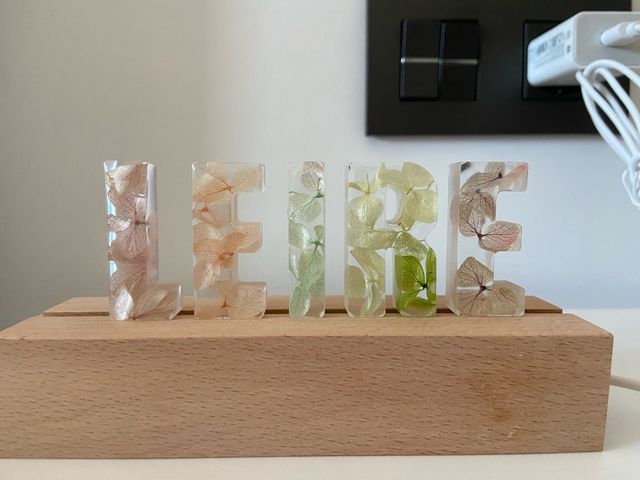 Letrero con luz y nombre