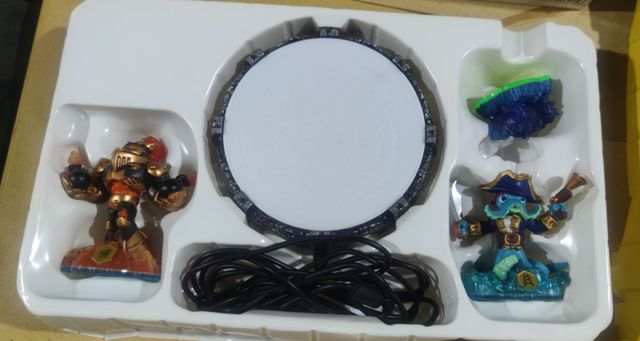 Lotto Skylanders e Gormiti come in foto non testao