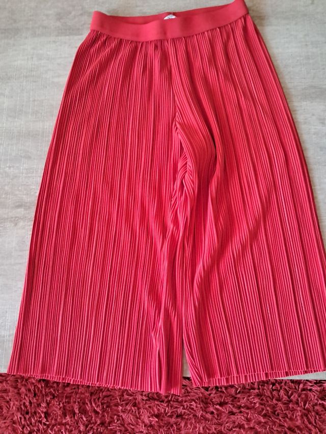 Pantalón rojo de niña