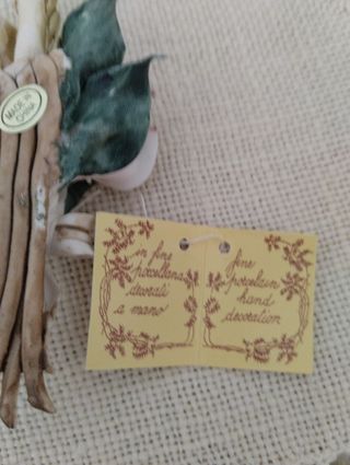 Due mazzolini fiori in porcellana