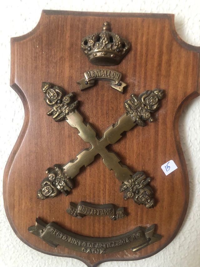 Metopa con escudo Regimiento de artillería