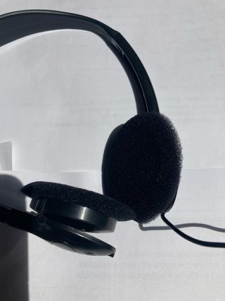 Cuffie stereo con spinotto a due ingressi.