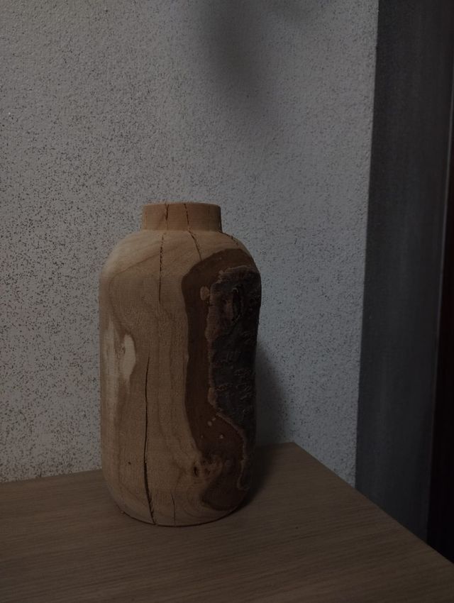 Vaso tornito in cigliegio