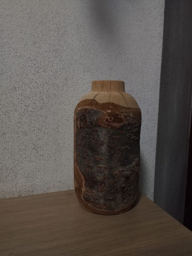 Vaso tornito in cigliegio